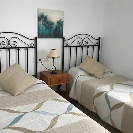Casa Carmen En Caleta De 펜션